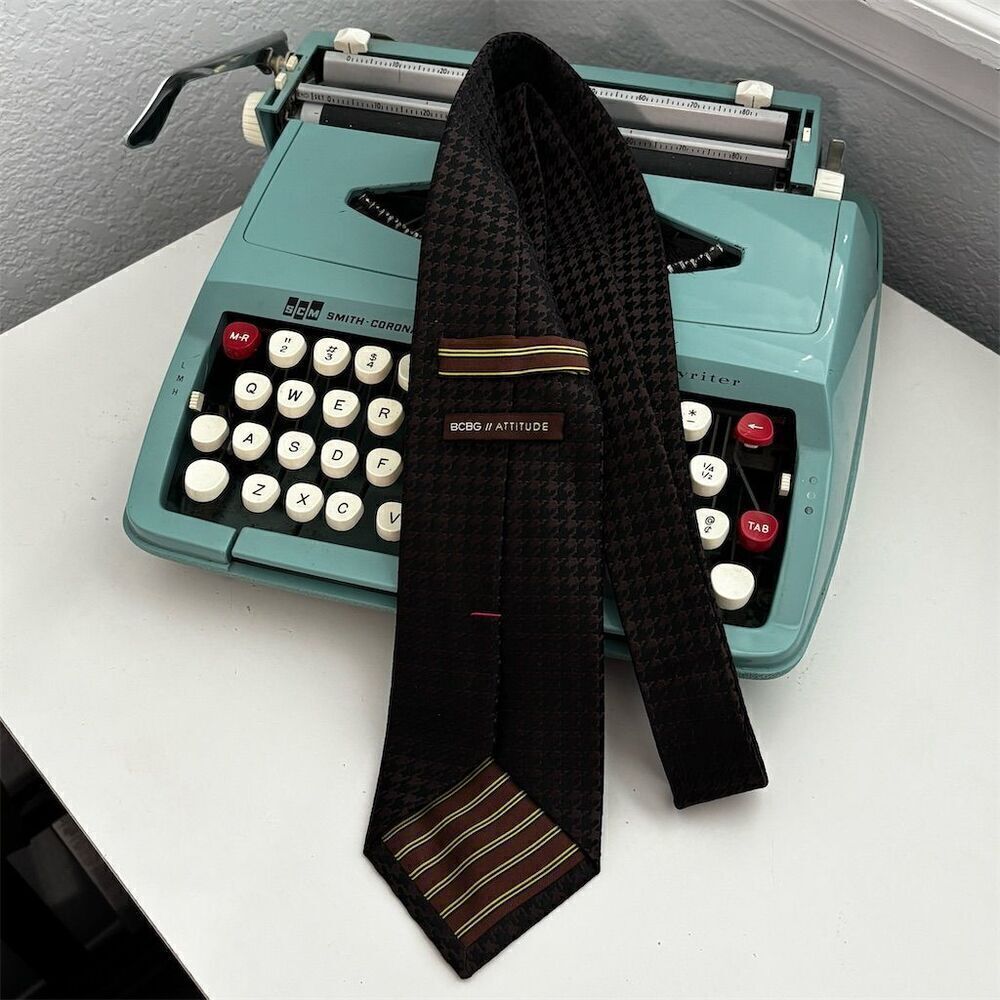 BCBG Attitude Men's Brown Silk Houndstooth Tie Classic Length - Picture 2 of 3